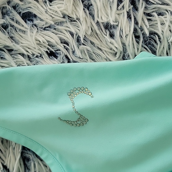 Really pretty t back work out top - Picture 4 of 4